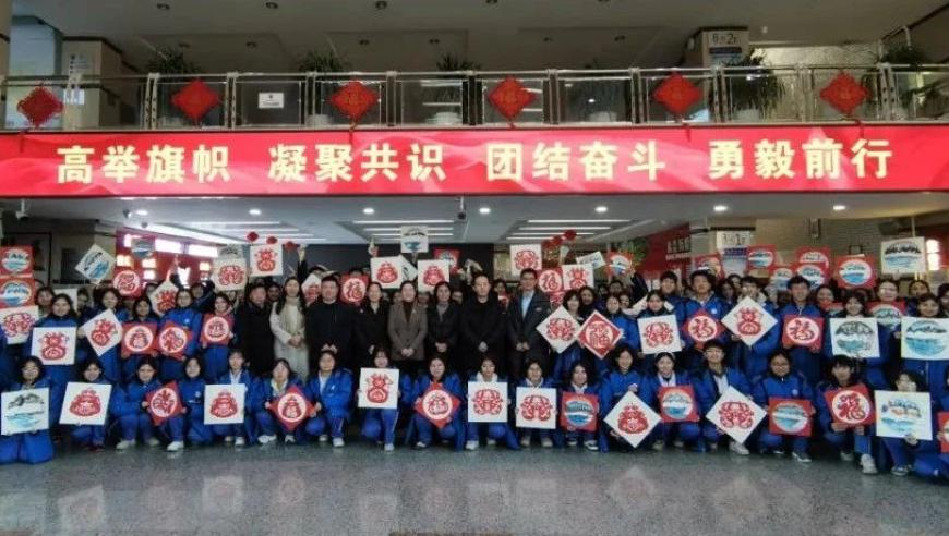外交部：美方恩将仇报中方奉陪到底,二四六天天好彩精选资料大全,确保成语解释落实的问题_高级版V2.58